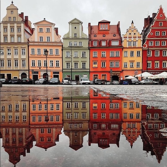 Meet your Posher, Laura - Picture 1 of 1